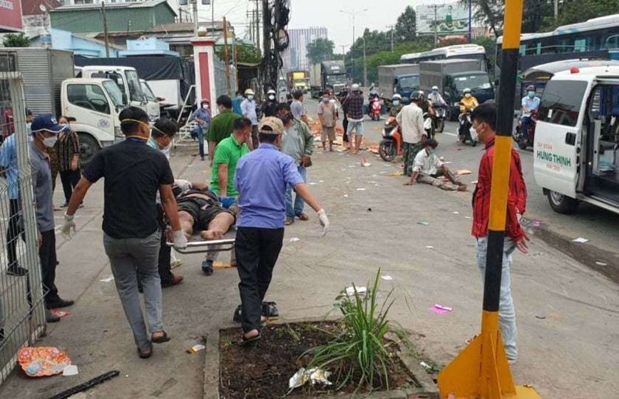 Tai nan giao thong moi nhat hom nay (9/11): Xe “dien” dam hang loat xe may khien 3 nguoi bi thuong - Hinh anh 1