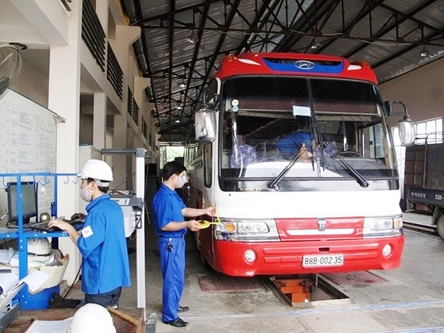 “Deadline” di sat, vi sao nhieu chu xe van chua chiu lap dat camera? - Hinh anh 2