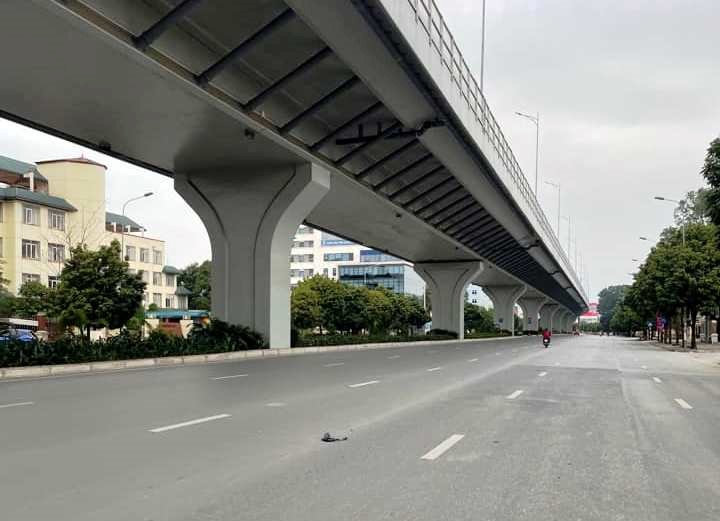 Ngay dau nam Nham Dan, duong pho Ha Noi yen binh den la - Hinh anh 2