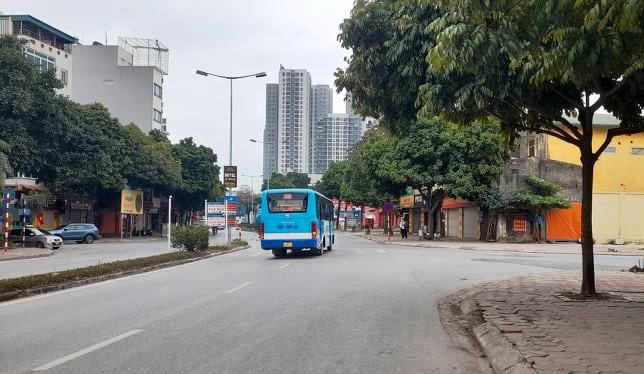 Ngay dau nam Nham Dan, duong pho Ha Noi yen binh den la - Hinh anh 8