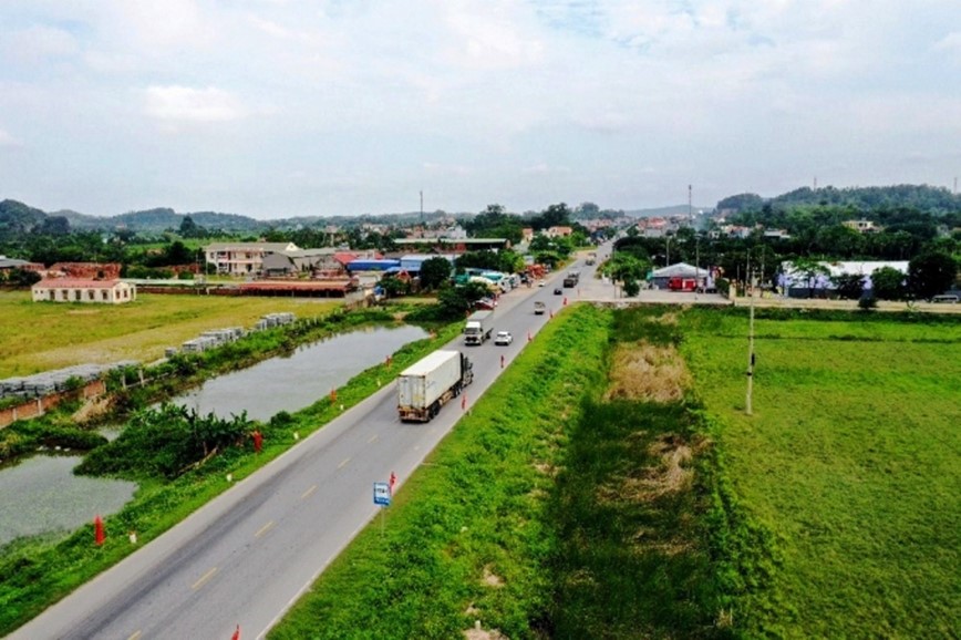 Thanh Hoa chi hon 400 ty dong lam gan 5km duong huyen   - Hinh anh 1