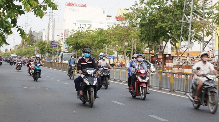 TP Ho Chi Minh: Ket thuc 22 ngay cach ly xa hoi, nguoi dan van han che di lai - Hinh anh 2