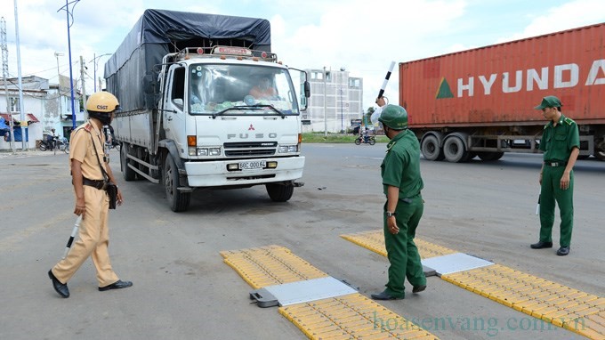 TP Ho Chi Minh: Tang cuong kiem tra xu ly xe qua tai - Hinh anh 1