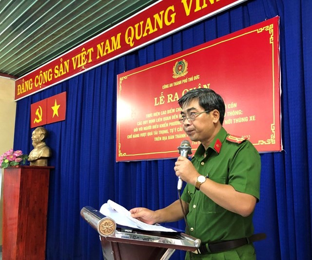 TP Ho Chi Minh: Siet chat vi pham nong do con va xe qua kho, qua tai ra vao cua ngo thanh pho - Hinh anh 1
