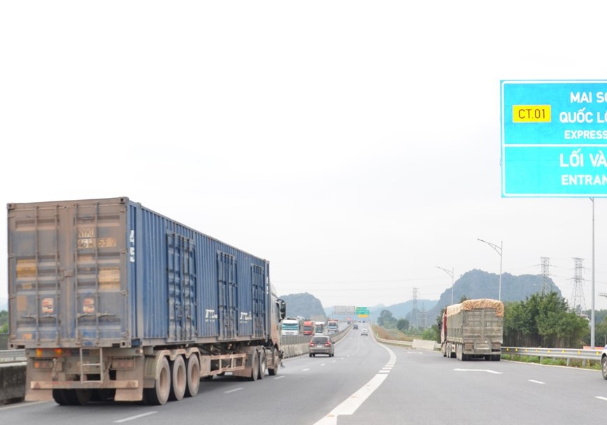 Ninh Binh de xuat xe tai tren 10 tan duoc luu thong tren cao toc Mai Son - QL45 - Hinh anh 1