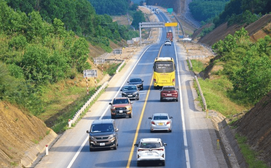 Quang Tri va Thua Thien Hue khong dong tinh cam xe tren 30 tan di cao toc Cam Lo - La Son - Hinh anh 1