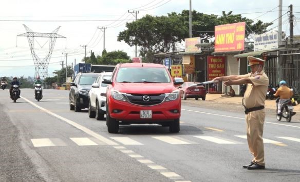 Uy ban An toan giao thong Quoc gia cong bo duong day nong dip nghi le 30/4 - 1/5 - Hinh anh 1