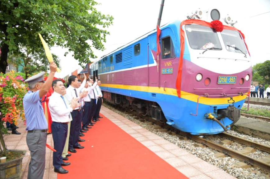 Khai truong tau lien van quoc te cho hang tu ga Cao Xa di Trung Quoc - Hinh anh 1