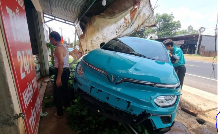 Taxi mat lai tong sap mai hien nha dan tren tinh lo 664, Gia Lai - Hinh anh 1