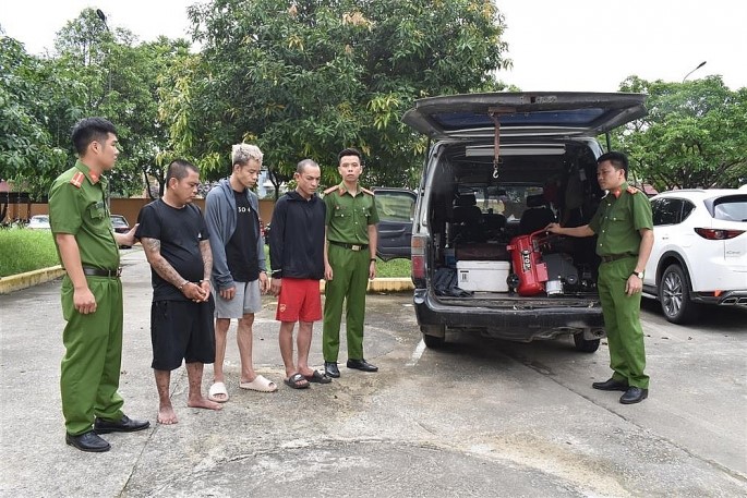 Dung bien so gia, thuong xuyen thay doi mau son xe di cuop tai san - Hinh anh 1