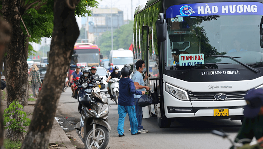 Xe khach tuyen co dinh khong don tra, khach doc duong - Hinh anh 1