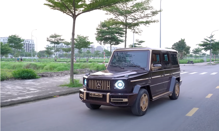 Tho Viet gay xon xao bao nuoc ngoai khi che tao Mercedes-AMG G63 bang go - Hinh anh 1