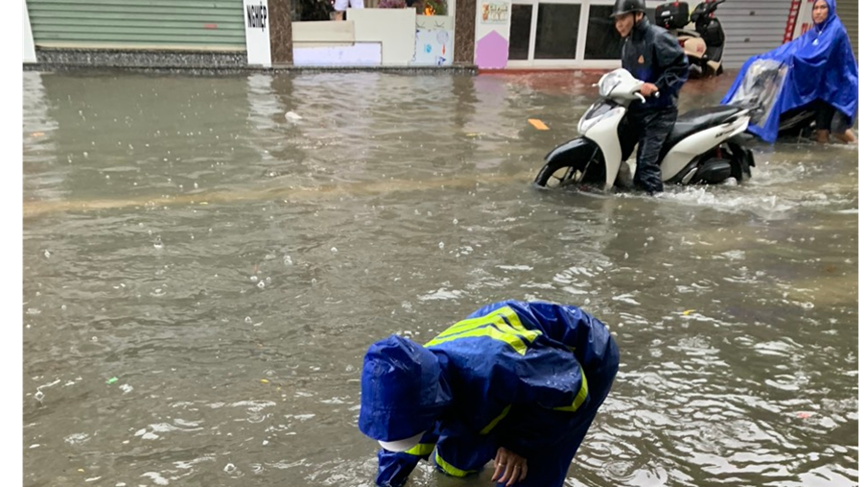 Hai Phong: mua lon keo dai, nhieu tuyen pho thanh song - Hinh anh 4