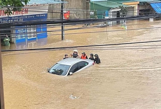 Bo GTVT chi dao khan sau khi thien tai dien bien phuc tap tai 1 so tinh thanh - Hinh anh 1