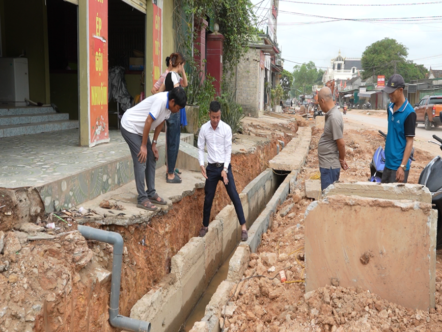 Nghe An: Dung cau kien cu, sut me thi cong cong trinh hang tram ty - Hinh anh 2