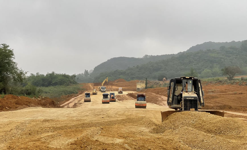 Thi diem mo rong su dung cat bien dap nen tai cao toc Hau Giang - Ca Mau - Hinh anh 1