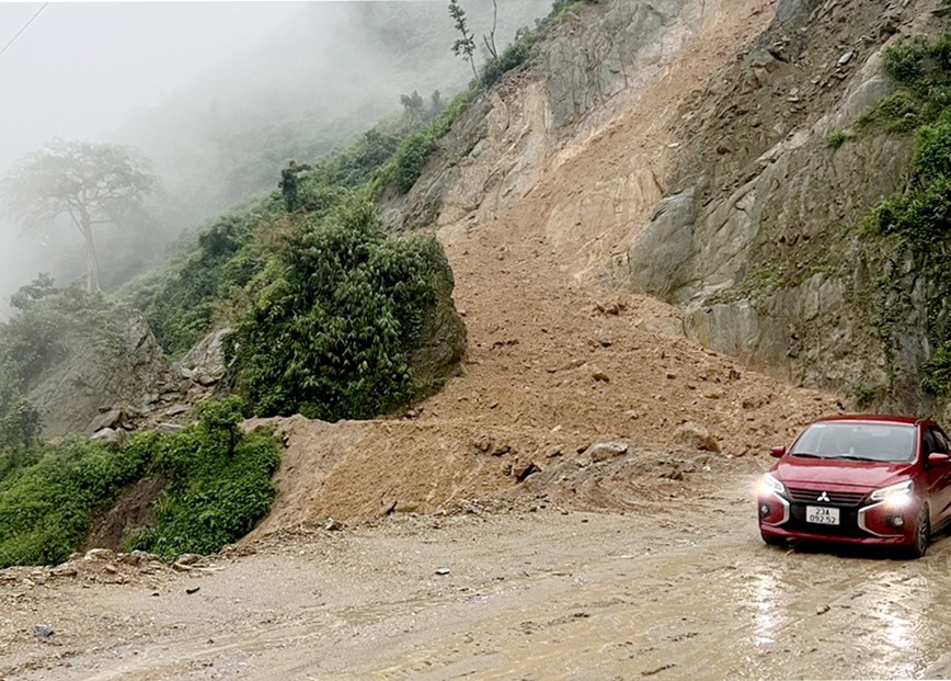 Mua lon gay ngap, lu quet va sat lo anh huong giao thong tai Ha Giang, Lang Son - Hinh anh 5