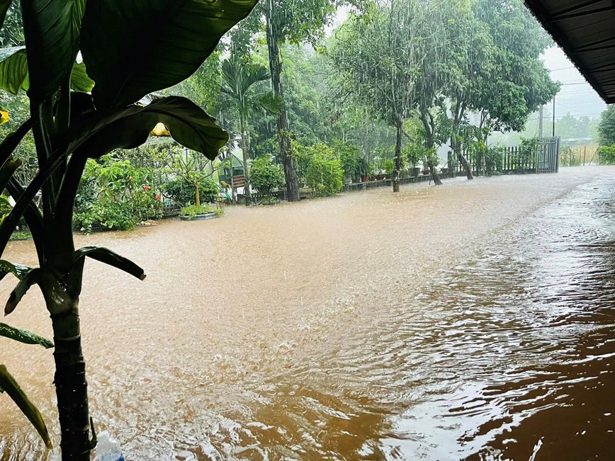 Mua lon gay ngap, lu quet va sat lo anh huong giao thong tai Ha Giang, Lang Son - Hinh anh 4