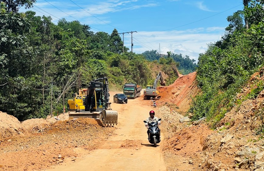 Quang Nam doc thuc tien do du an nang cap Quoc lo 14E - Hinh anh 2