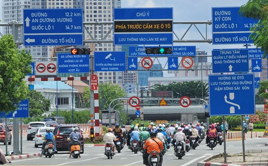 Thi diem bo dem lui den tin hieu giao thong: con nhieu y kien trai chieu  ​ - Hinh anh 1