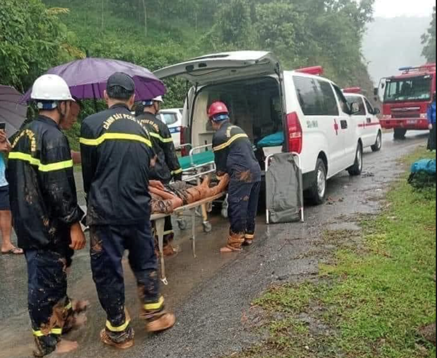 Sat lo dat tai Ha Giang: 13 nguoi thuong vong, tiep tuc tim kiem nguoi bi nan - Hinh anh 2