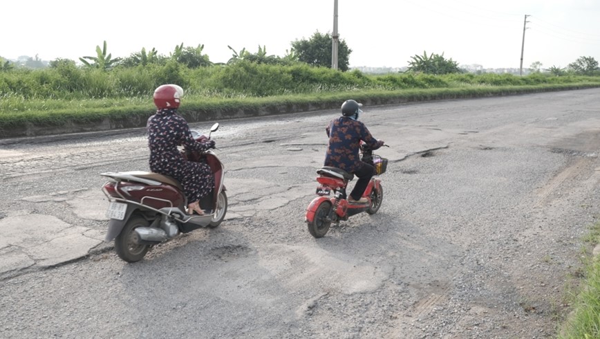 Vinh Phuc: duong Nguyen Tat Thanh hu hong xuong cap va trach nhiem cua cac ben - Hinh anh 1