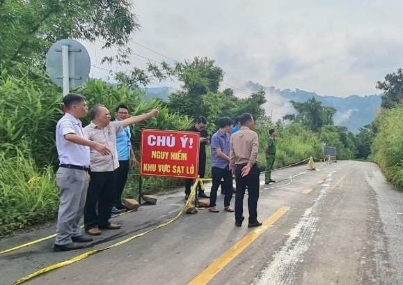 Dak Nong: sat lo tren tuyen duong thuy dien Dong Nai 4 - Hinh anh 2