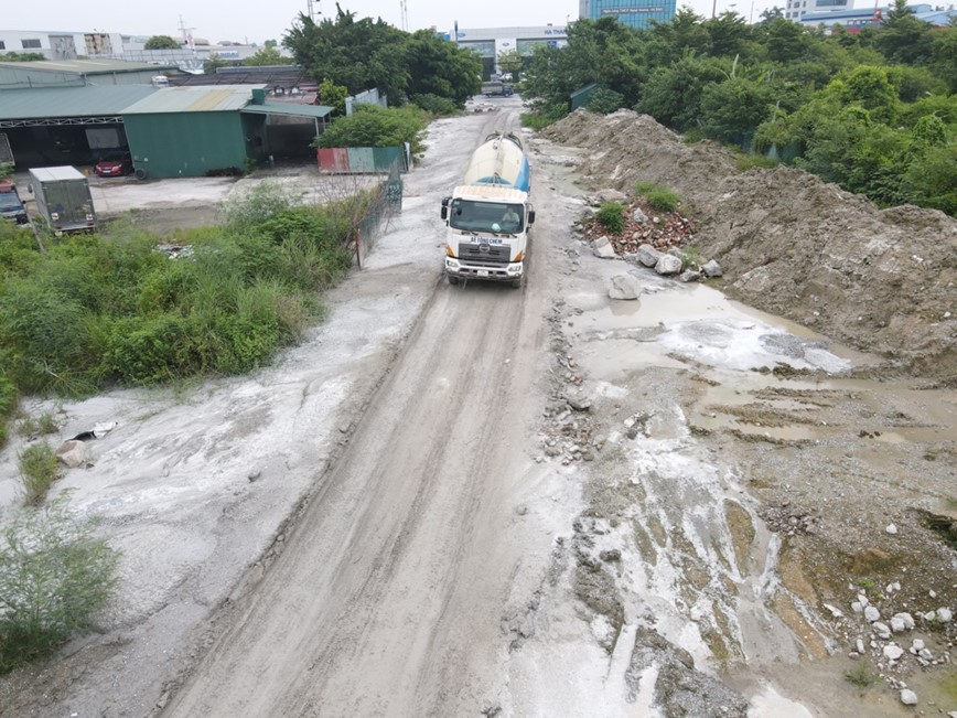 Vi sao bui bay phu trang tren quoc lo 32? - Hinh anh 5