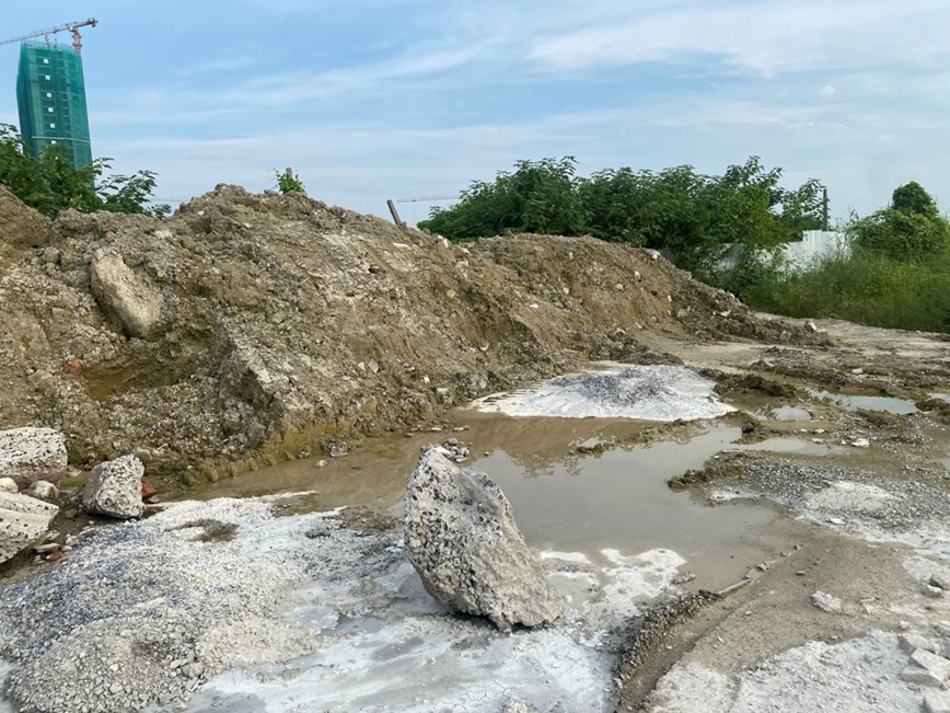 Vi sao bui bay phu trang tren quoc lo 32? - Hinh anh 10