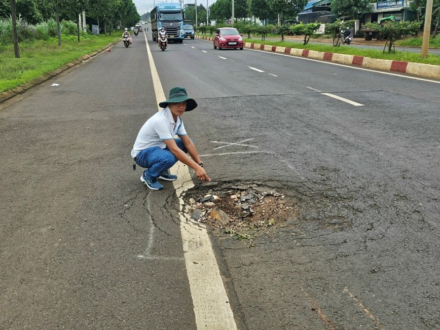 Tiem an nguy co tai nan giao thong tai tuyen tranh Tay TP Buon Ma Thuot - Hinh anh 3