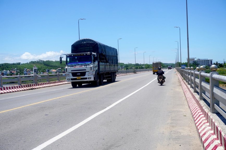 Can canh sua cau giao thong huyet mach tren quoc lo 1A - Hinh anh 9