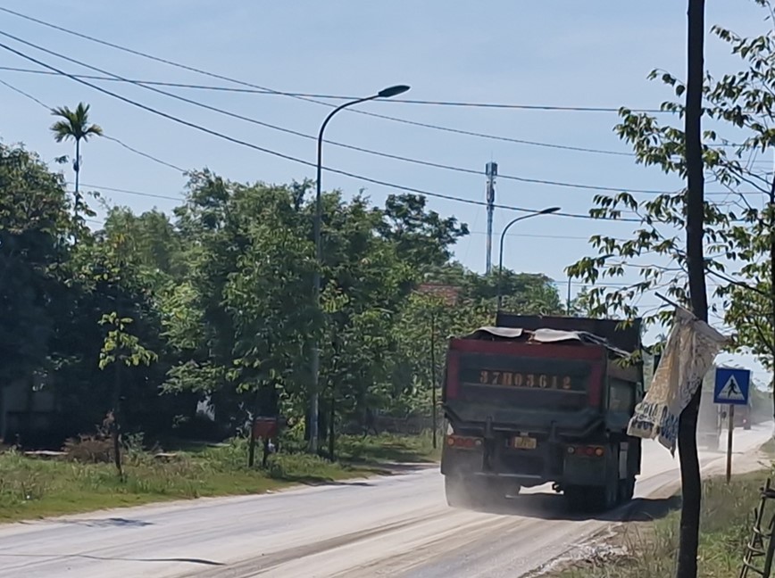 Nghe An: noi lo mat an toan giao thong tren tuyen duong 35 met - Hinh anh 8