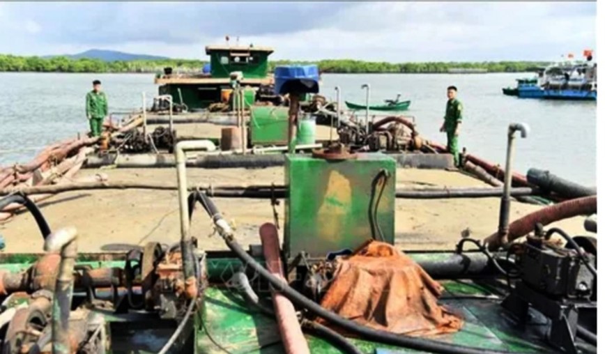 Ba Ria - Vung Tau: Hai doan Bien phong 18 tam giu 2 tau van chuyen cat trai phep - Hinh anh 1