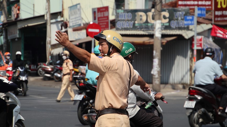 Cam xe nhieu tuyen duong trung tam TP Ho Chi Minh trong nhung ngay toi - Hinh anh 1