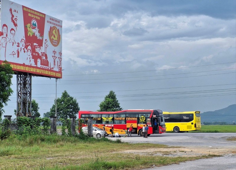 Ha Tinh: nghich ly nhung ben xe khach tien ty bo hoang - Hinh anh 14