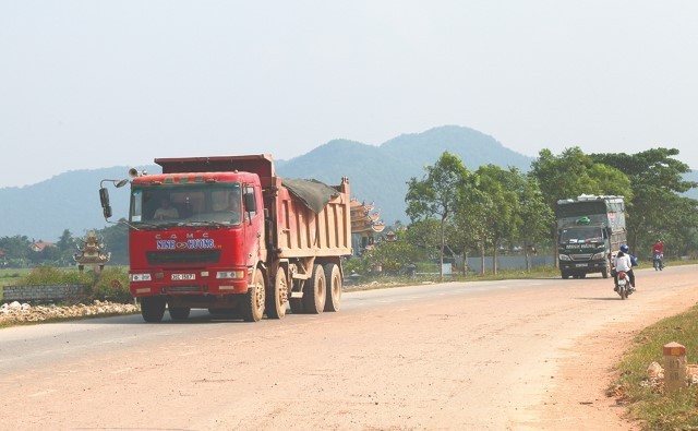 Vi sao chua the dau tu, cai tao hang loat quoc lo xuong cap? - Hinh anh 1