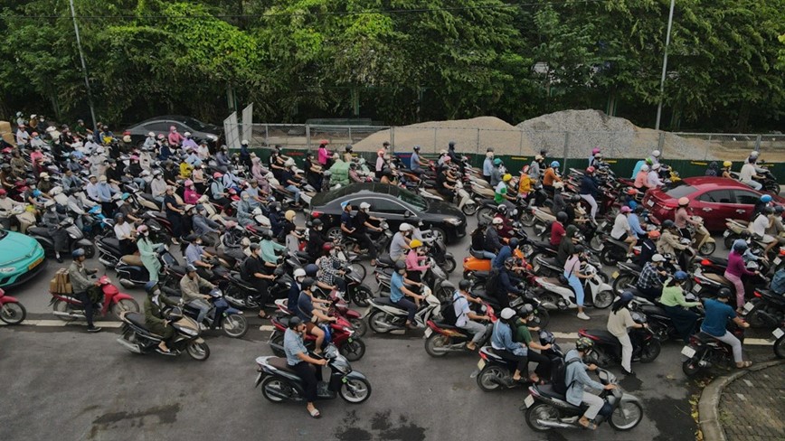 Dan kho vi thi cong duong dien tren Dai lo Thang Long - Hinh anh 5