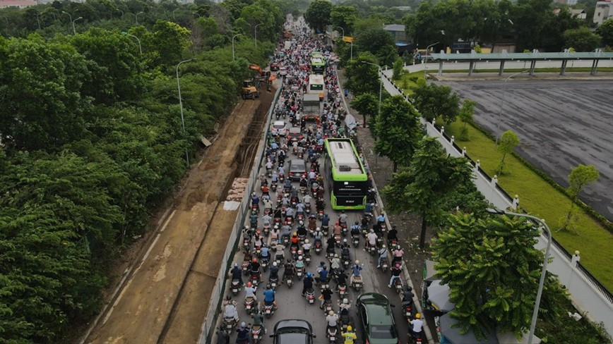 Dan kho vi thi cong duong dien tren Dai lo Thang Long - Hinh anh 4