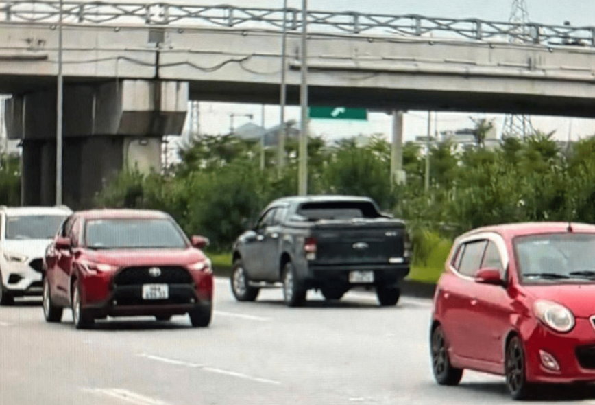 Phat nu tai xe di nguoc chieu, lui xe tren cao toc Ha Noi - Bac Giang - Hinh anh 1