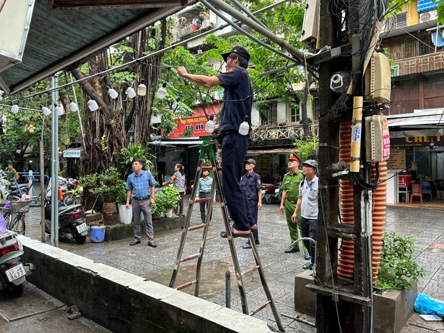 Quan Ba Dinh: ra quan bao dam trat tu do thi phuc vu Quoc khanh 2/9 - Hinh anh 1