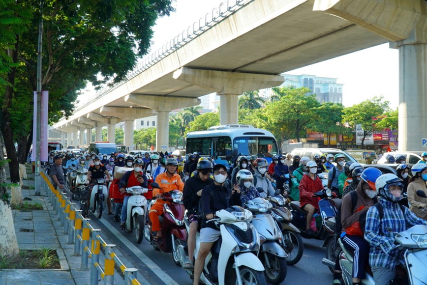 Cac tuyen duong cua ngo Thu do un tac truoc ngay nghi le 2/9 - Hinh anh 8