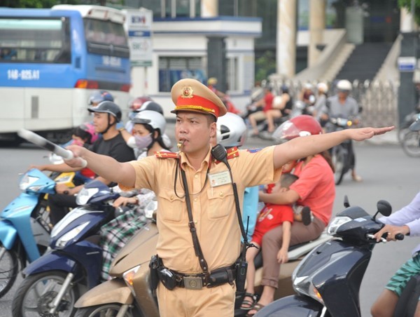 Ha Noi: xu ly 620 truong hop vi pham giao thong duong bo ngay 1/9 - Hinh anh 1