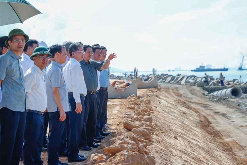 Thu tuong thi sat, kiem tra Du an cang Lien Chieu, Da Nang - Hinh anh 1