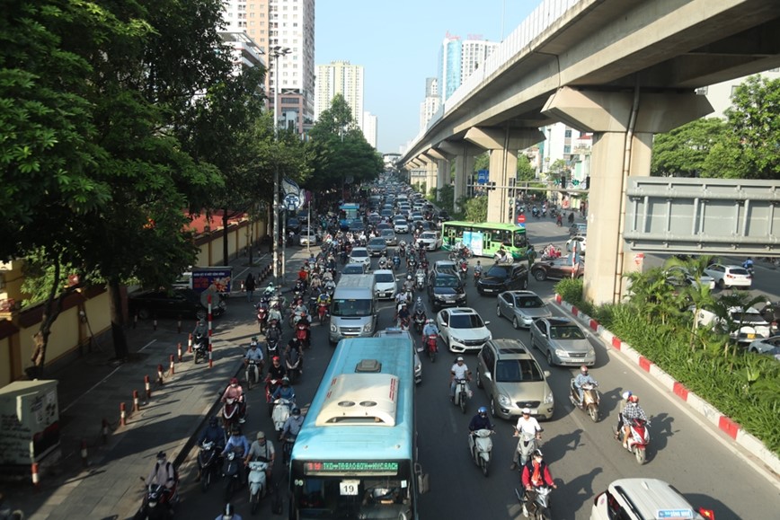 Duong pho Ha Noi lai chat nhu nem sau ky nghi le - Hinh anh 1