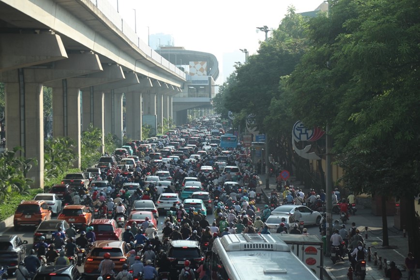 Duong pho Ha Noi lai chat nhu nem sau ky nghi le - Hinh anh 9