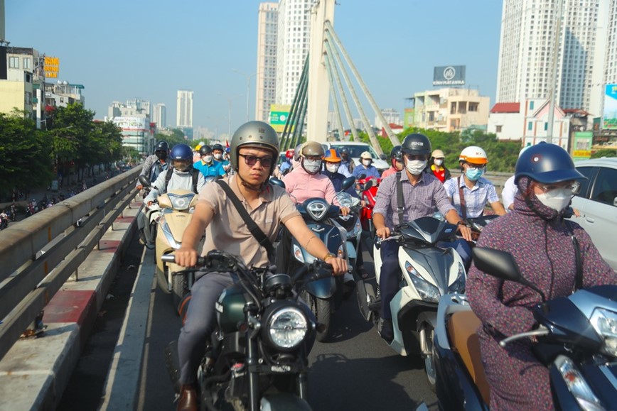 Duong pho Ha Noi lai chat nhu nem sau ky nghi le - Hinh anh 5