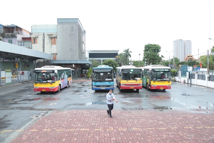 Van hanh tro lai xe buyt tren dia ban Thu do - Hinh anh 1