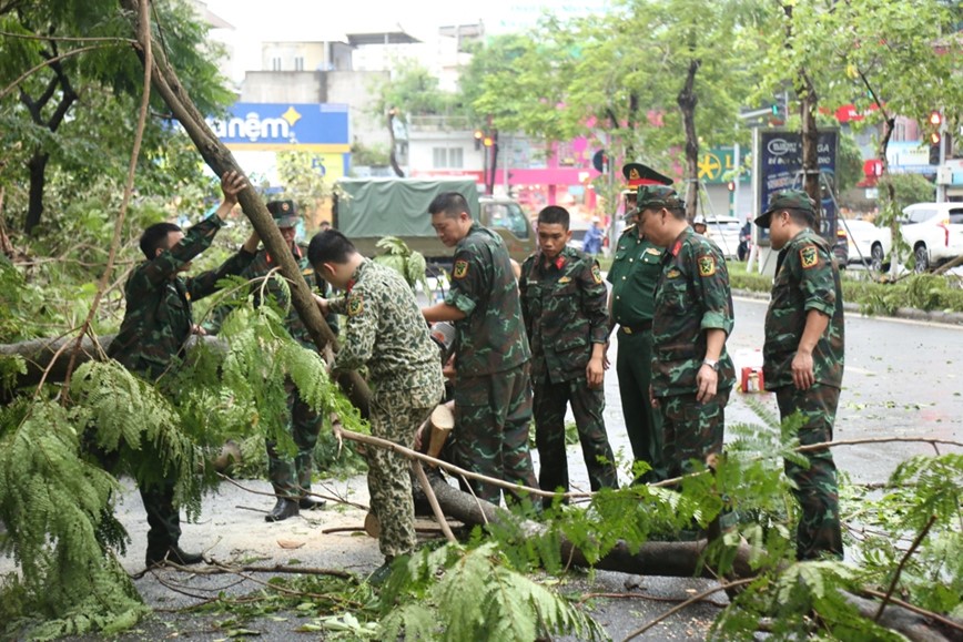 Chung tay khac phuc, bao dam giao thong sau bao Yagi - Hinh anh 2