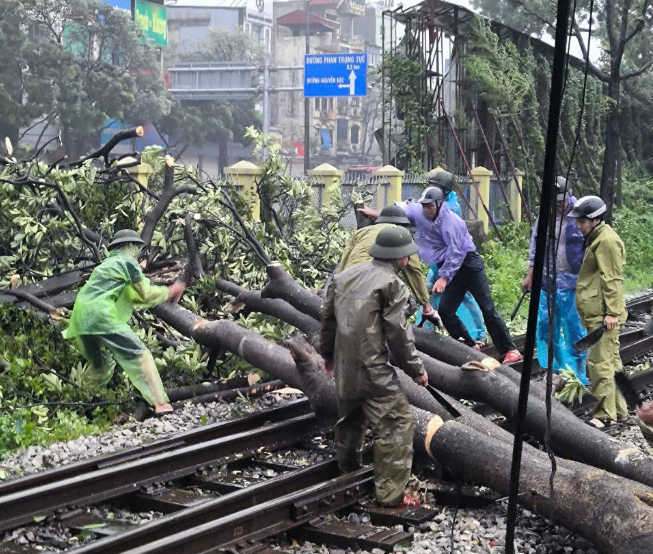 Duong sat Bac - Nam thong tau tro lai sau bao so 3 - Hinh anh 1