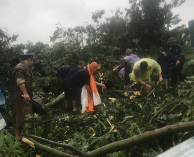 Nganh duong sat xuyen dem khac phuc hau qua mua bao - Hinh anh 5